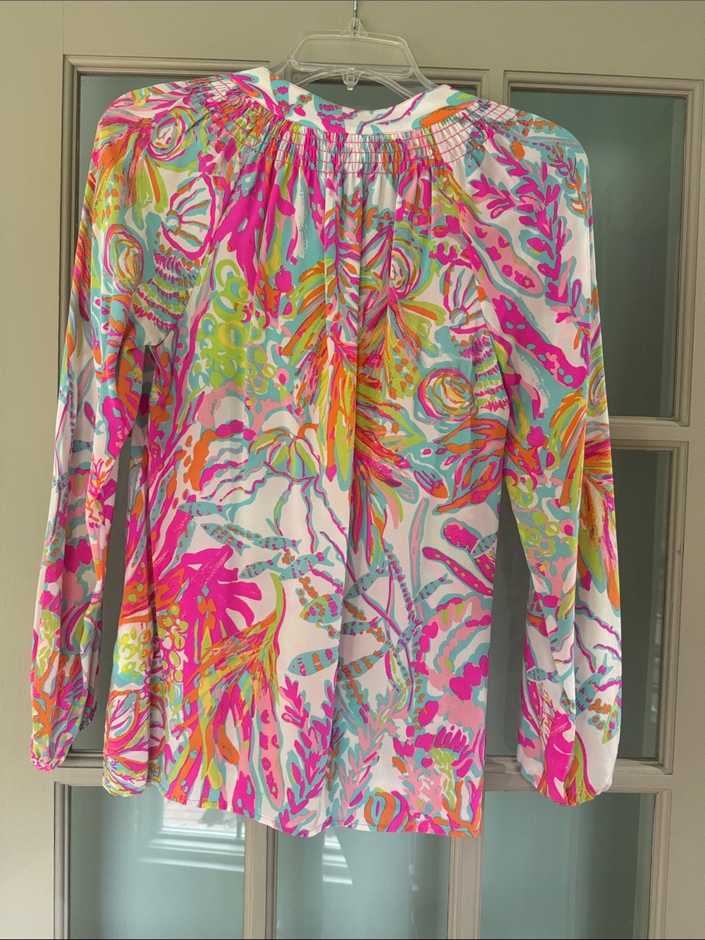 Elsa silk Lilly Pulitzer Vibrant Pink Multi-Color Printed Peasant Blouse by - Picture 3 of 3